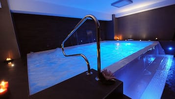 Sauna, hot tub, Turkish bath/hammam, body treatments, aromatherapy