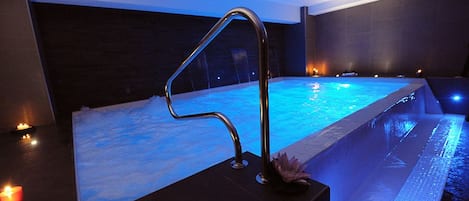 Sauna, hot tub, Turkish bath/hammam, body treatments, aromatherapy