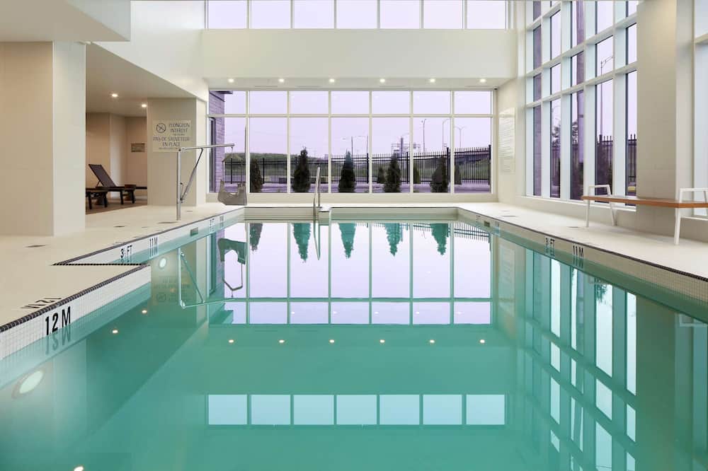 DoubleTree by Hilton Montreal Airport