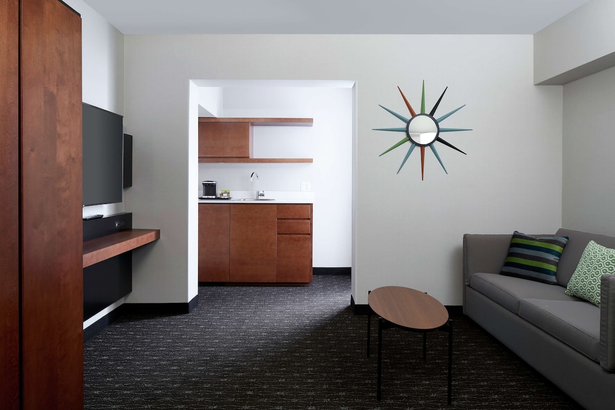 55-inch flat-screen tv with cable channels, tv