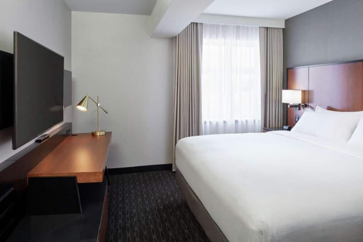 Hypo-allergenic bedding, in-room safe, desk, laptop workspace