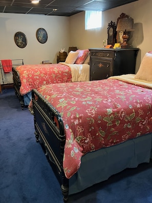 Deluxe Room, 2 Single Beds, Kitchen (Library Suite) - The Ashe Farm Bed & Breakfast (Marshall)