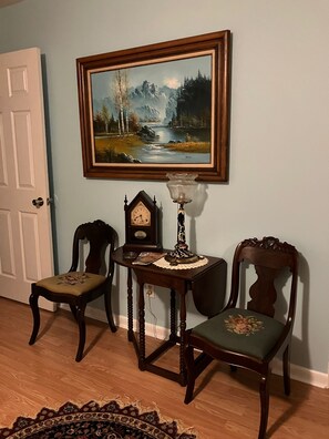 Deluxe Room, 1 Queen Bed, Garden View (Blue Room) | 1 bedroom, premium bedding, minibar, individually decorated - The Ashe Farm Bed & Breakfast (Marshall)