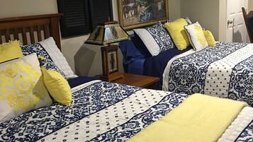 Elite suite, 2 queensize bedden (Arts and Craft Suite) | 1 slaapkamer, luxe beddengoed, een minibar, individueel gedecoreerd