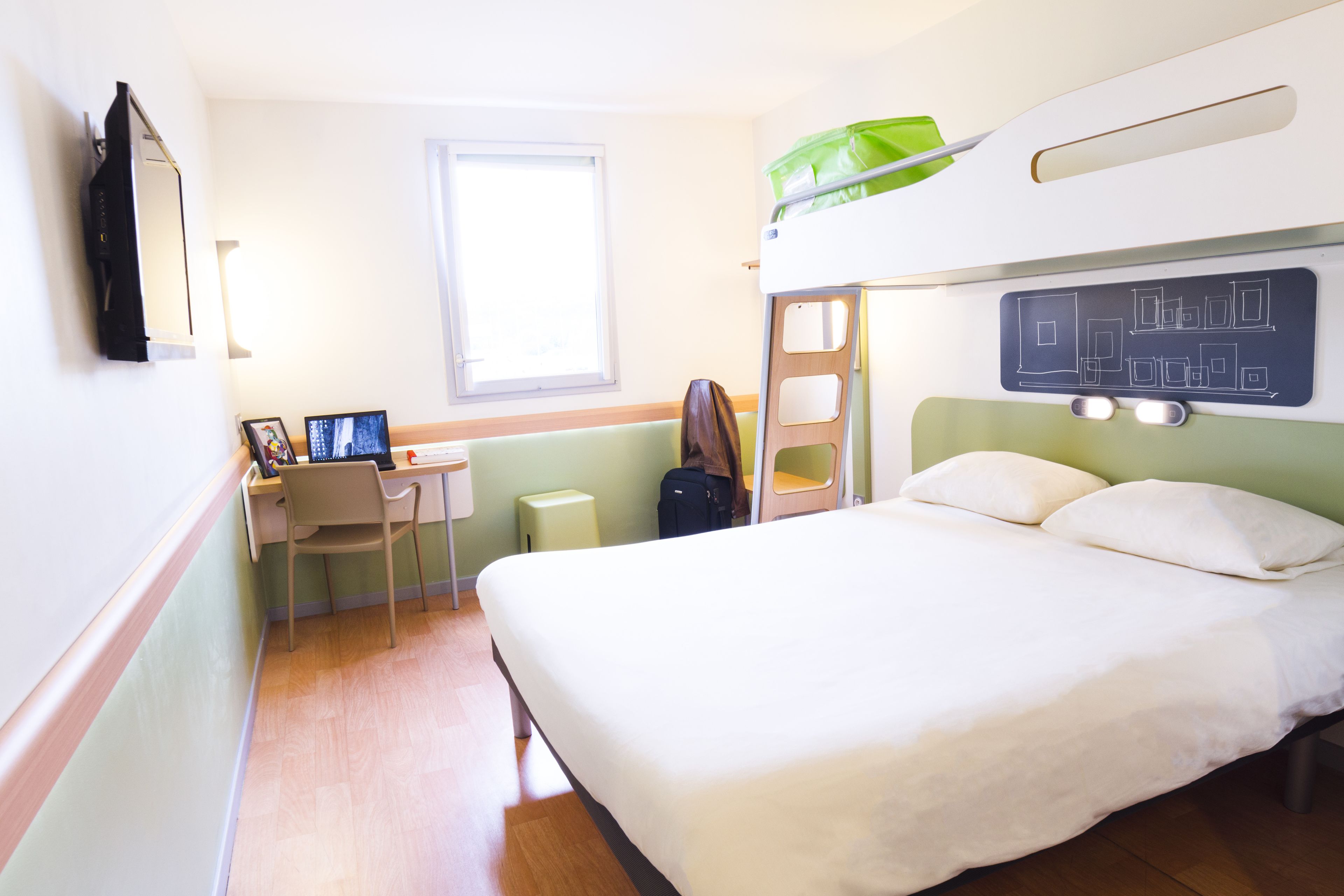 triple room, multiple beds | desk, soundproofing, free wifi, bed sheets