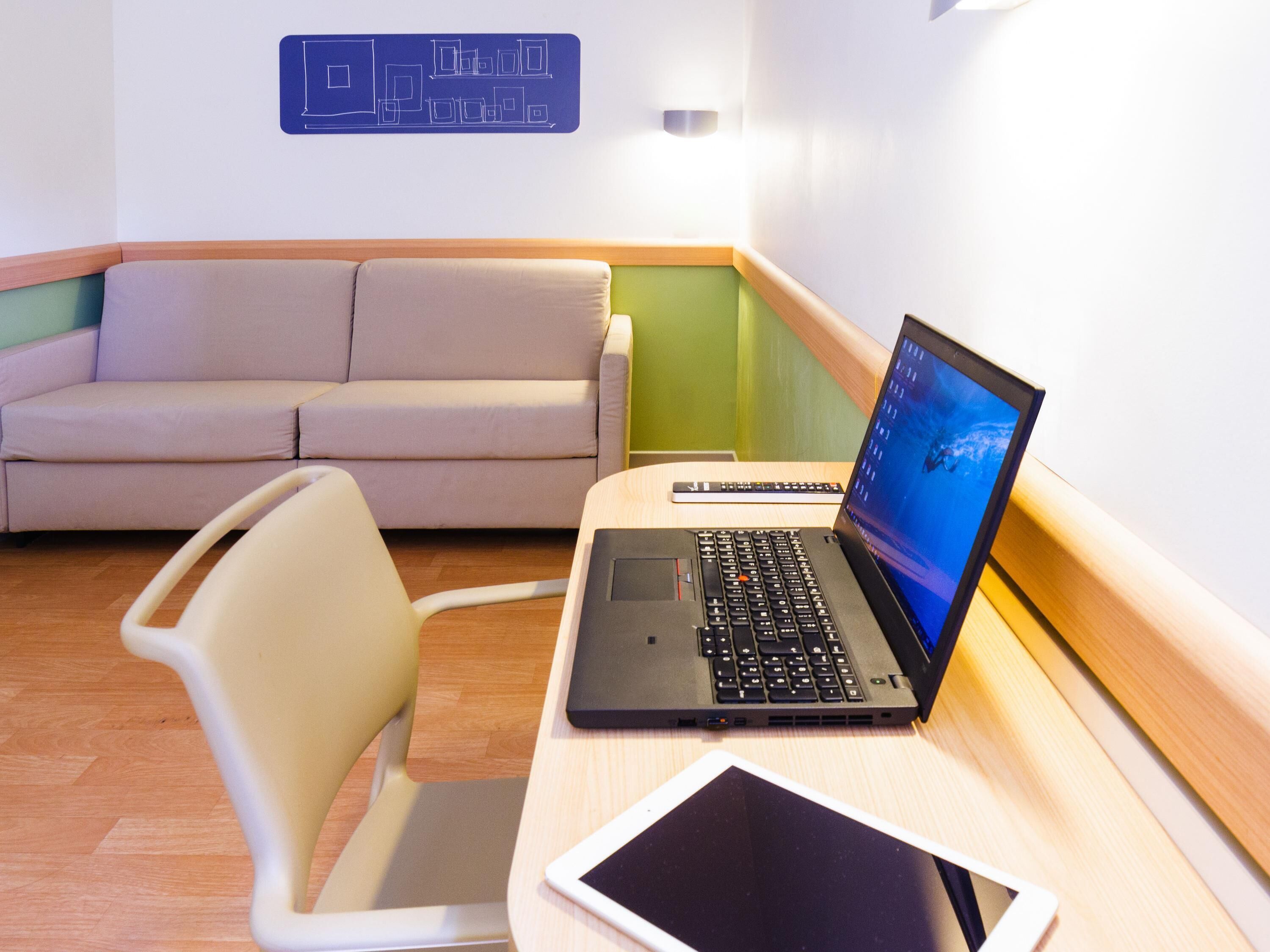 desk, soundproofing, free wifi, bed sheets