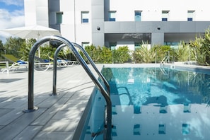 Outdoor pool - ibis budget Valence Sud (Valence)
