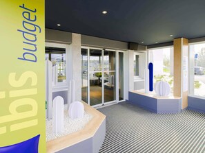 المنشأة من الخارج