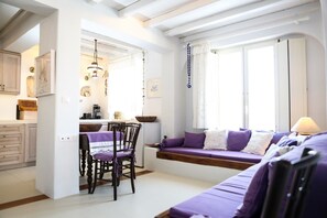 Villa | Wohnbereich | Flachbildfernseher, Kamin