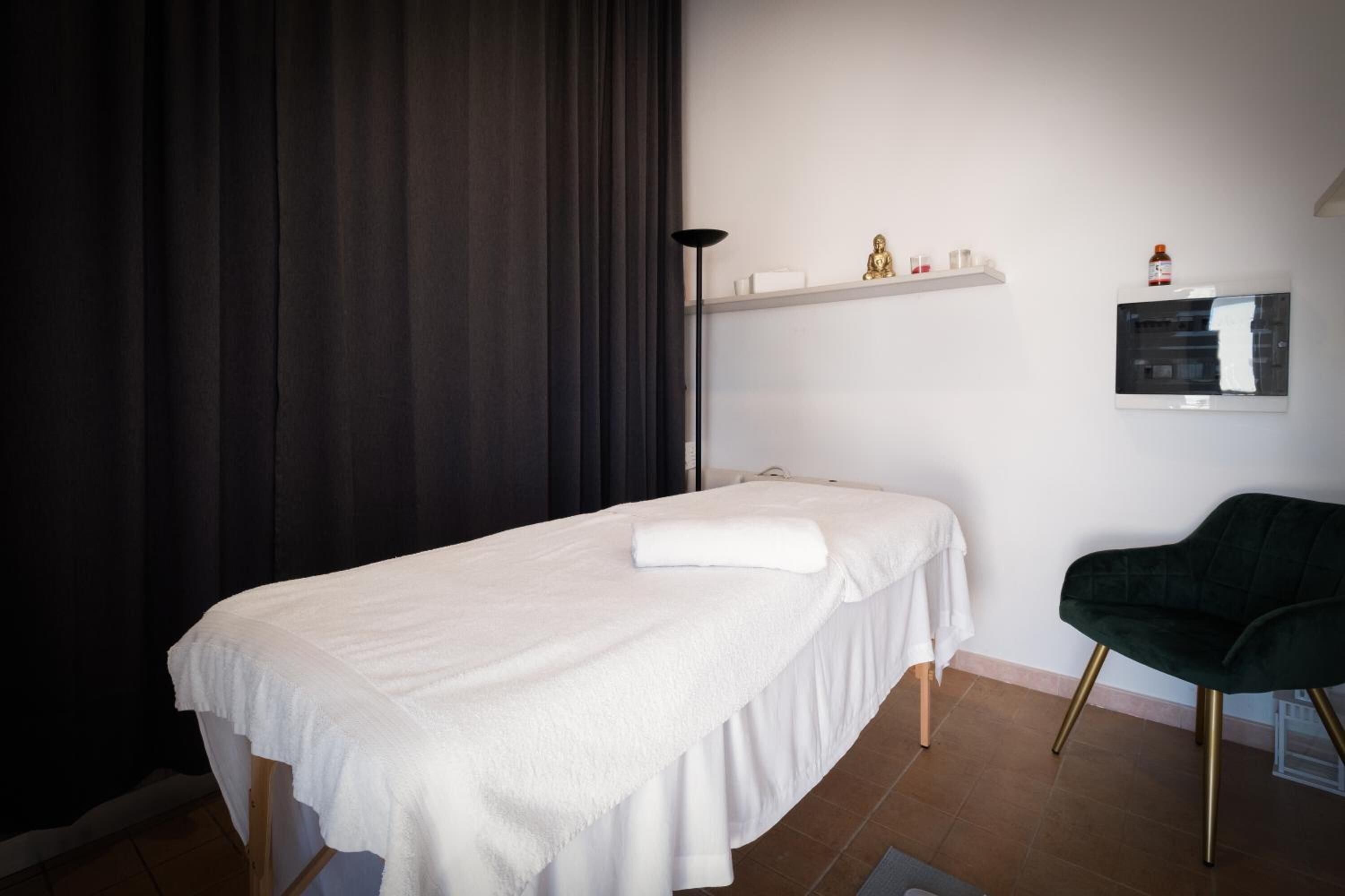 Sauna, hot tub, hot stone massages, deep-tissue massages