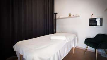 Sauna, hot tub, hot stone massages, deep-tissue massages