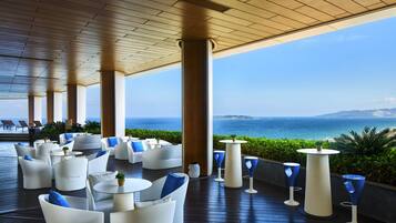 3 restaurantes; se sirven desayunos, comidas, cenas y brunch