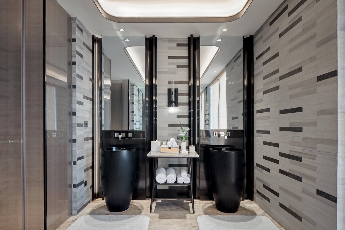 1 bedroom, premium bedding, minibar, in-room safe