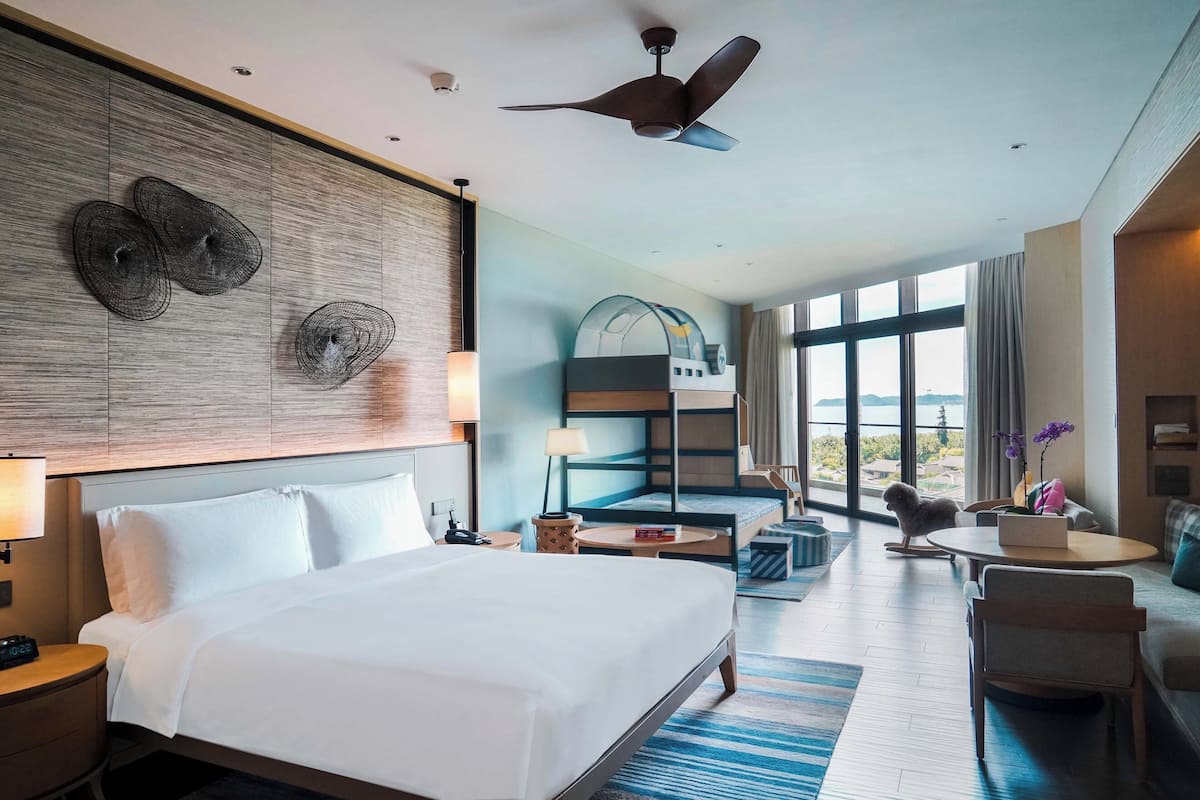 1 bedroom, premium bedding, minibar, in-room safe