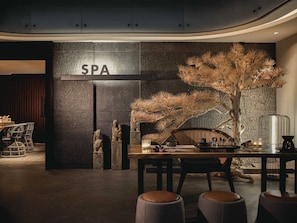 Couples treatment room(s), body treatments, body scrubs, facials