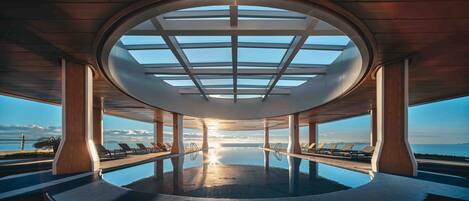 5 piscinas al aire libre, socorrista en las instalaciones