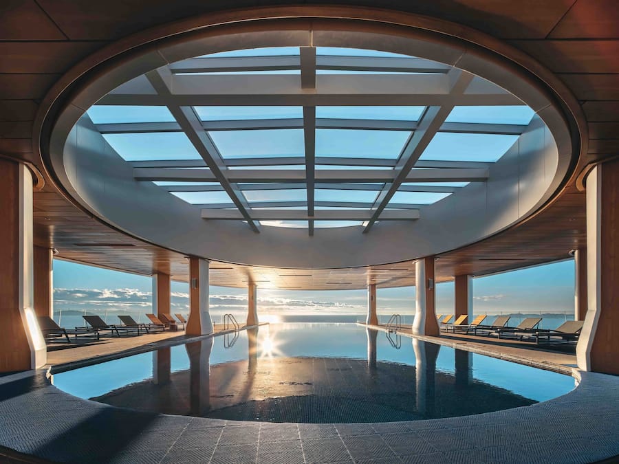 5 piscinas al aire libre, guardavidas en la propiedad