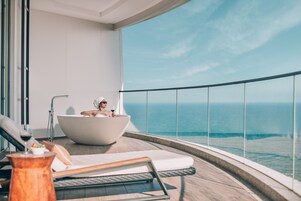 1 King Suite Oceanfront | View from room