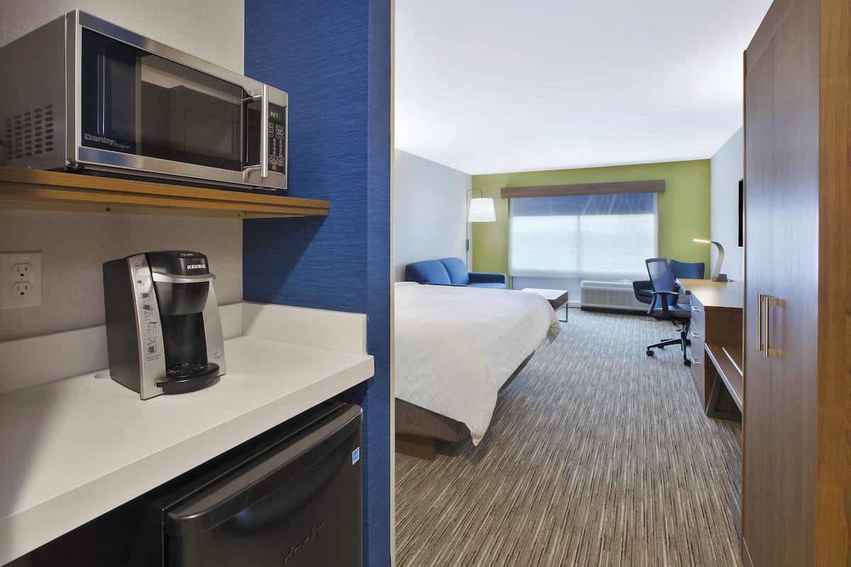 1 bedroom, premium bedding, down comforters, pillowtop beds