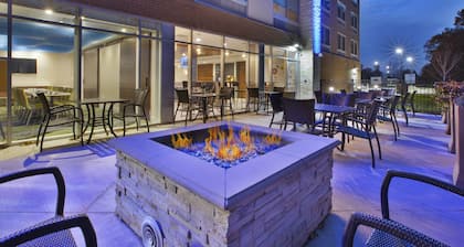 Holiday Inn Express Grand Rapids Airport North by IHG
