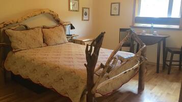 Habitación estándar, 1 cama Queen size, para no fumadores (Upstairs Rooms) | 1 habitación, cortinas blackout, wifi gratis y ropa de cama