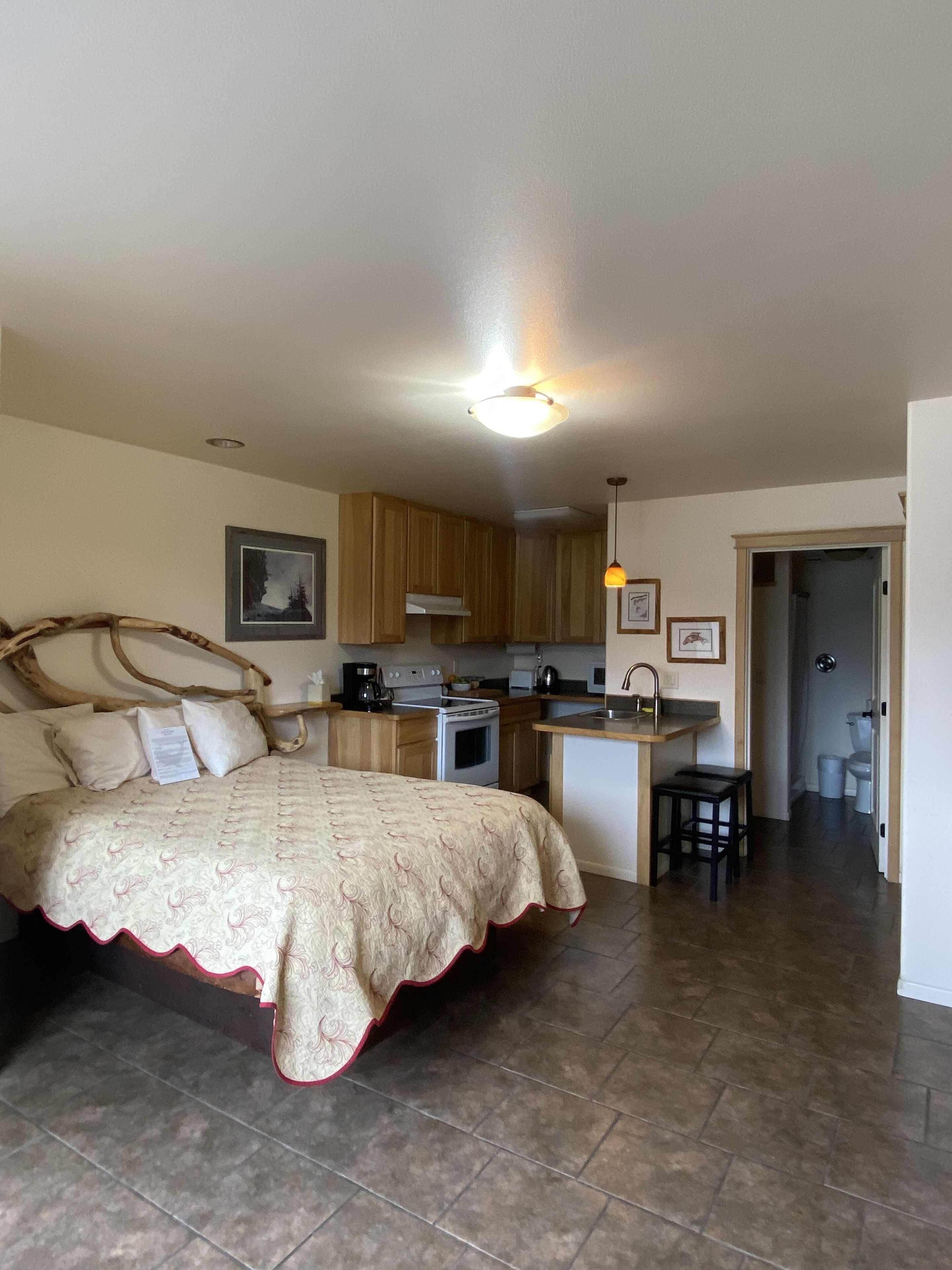 Standard Studio, Non Smoking, Bay View (Downstairs Room)