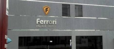 Mặt tiền nơi lưu trú