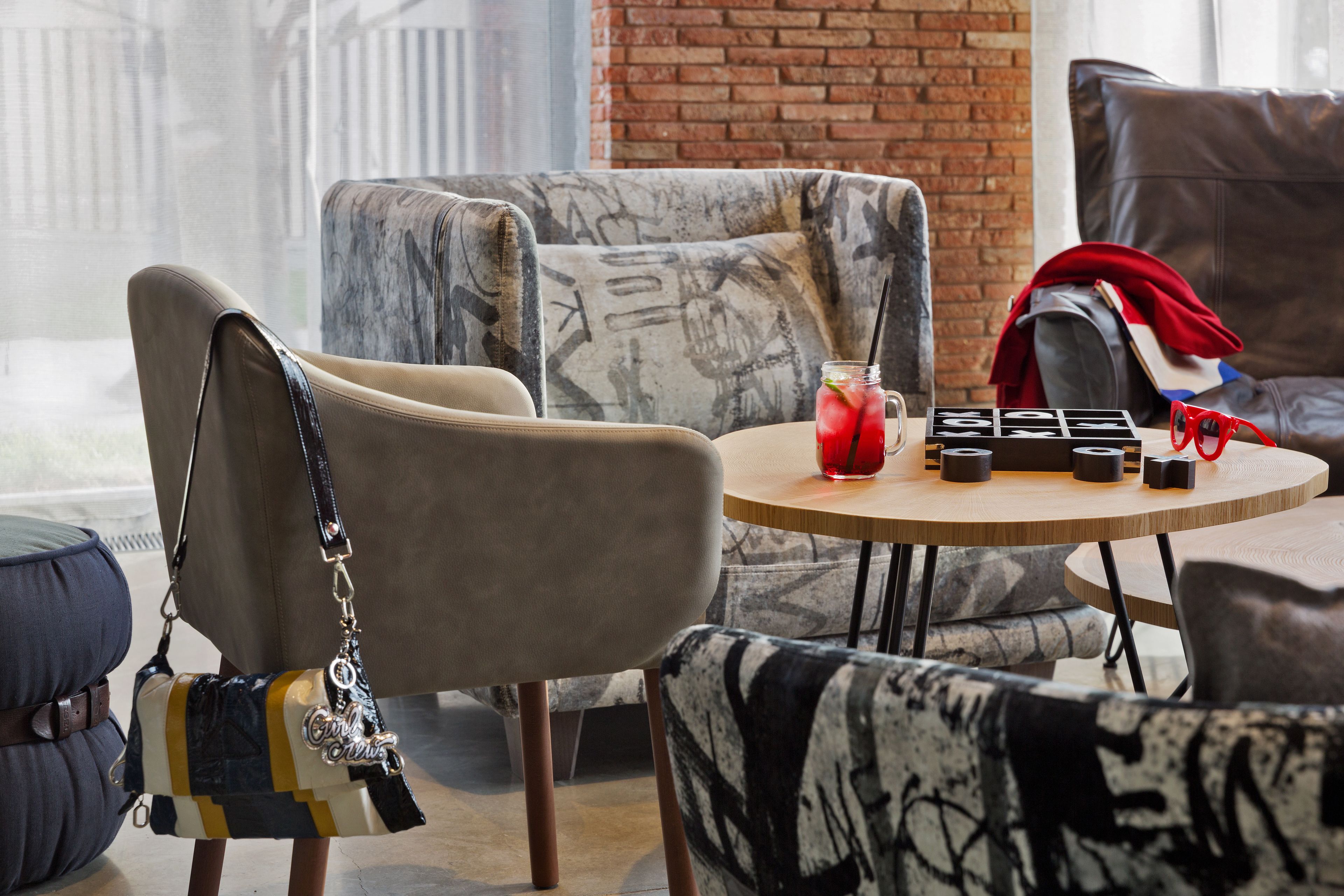 Lobby-lounge
