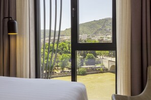 Habitación, 1 cama de matrimonio | Sistema de insonorización, cunas gratuitas, wifi gratis