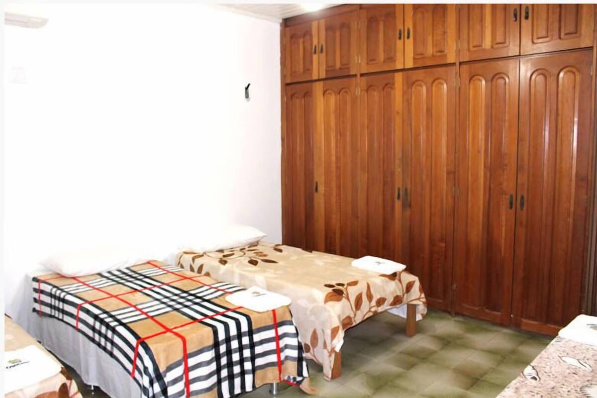 Quarto Conjugado - Banheiro Interno | Wifi gratis y ropa de cama