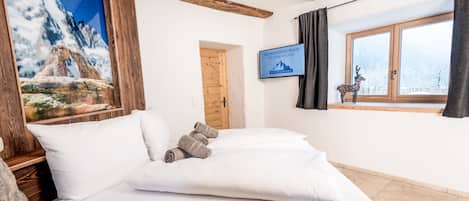 1 bedroom, premium bedding, free WiFi