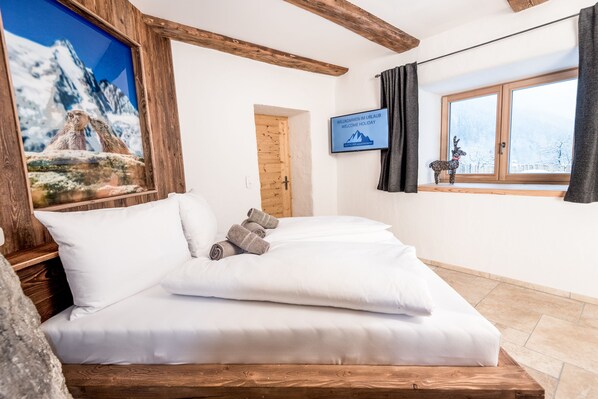 Exclusive Apartment, 3 Bedrooms, Accessible, Mountain View | 1 bedroom, premium bedding, free WiFi - Gletscher Appartements (Flattach)