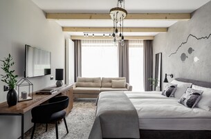 Habitación cuádruple familiar, 1 habitación, terraza | Ropa de cama de alta calidad, caja fuerte, escritorio