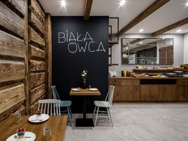 Desayuno bufé gratuito y diario