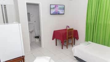 Twin Room | Minibar, in-room safe, desk, laptop workspace