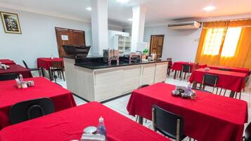 Tägliches inbegriffenes Frühstücksbuffet