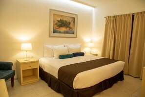 Estudi en suite executiu | Roba de llit d'alta qualitat, cobrellits i caixa forta a l'habitació 