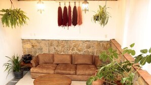 Lobby sitting area - Hotel Boutique La Cochinilla (Oaxaca)