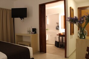 Standard Studio Suite | Premium bedding, down comforters, in-room safe, individually decorated - Hotel Boutique La Cochinilla (Oaxaca)