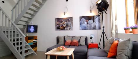 Apartament de disseny, 2 dormitoris, cuina | Sala d'estar | Televisor de pantalla plana, Netflix i reproductor de DVD