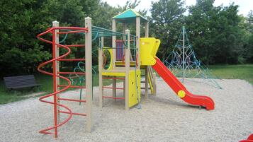 Außen-Kinderspielplatz