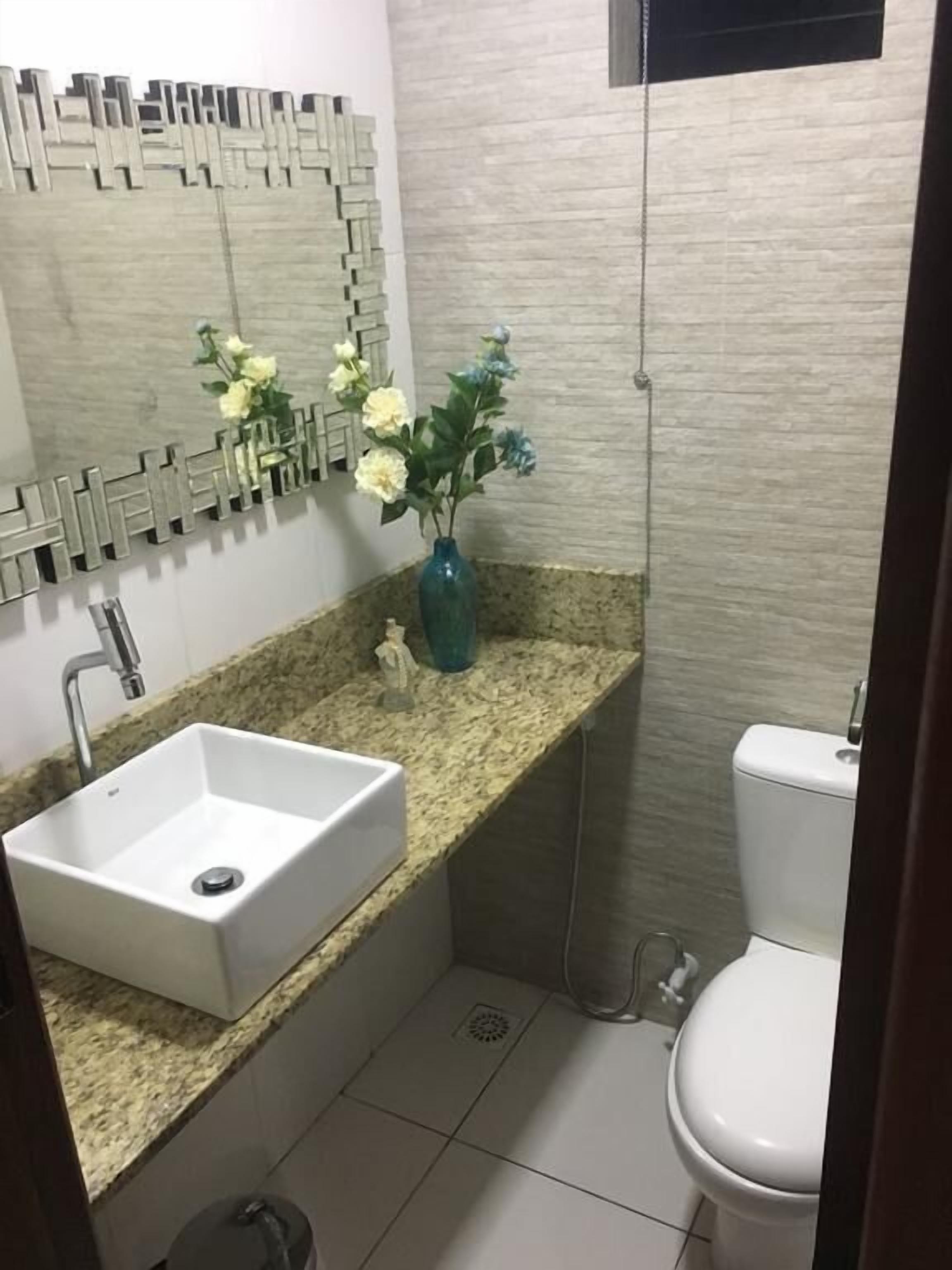 Shower, free toiletries, towels