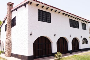 Fachada de la propiedad