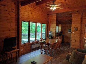Interior - Lakeview Escape to Muskoka - Oak 3 Bedroom Cabin (Bracebridge)