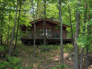 Exterior - Lakeview Escape to Muskoka - Oak 3 Bedroom Cabin (Bracebridge)