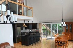 Fridge, microwave, oven, stovetop - Millers Cove - Escape the Ordinary (Miller Lake)