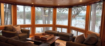 Family Friendly Stoney Lake Cottage