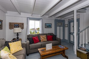 電視、壁爐、音響