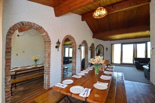 Rustic Spanish Chalet in the Heart of Nature/with Hot tub