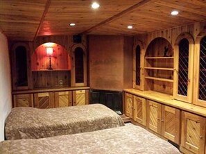 7 bedrooms, free WiFi